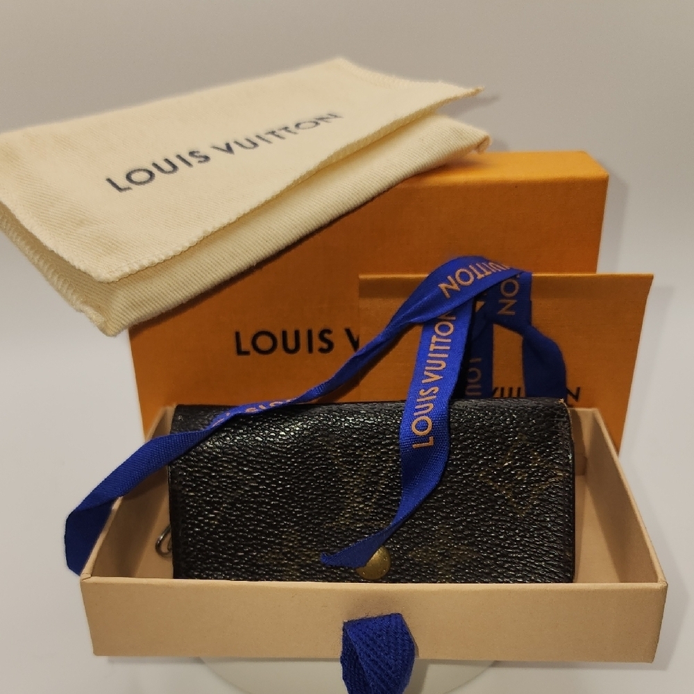 Louis Vuitton Black/Brown Key Holder Wuth Box,‎ Card And Dust bag